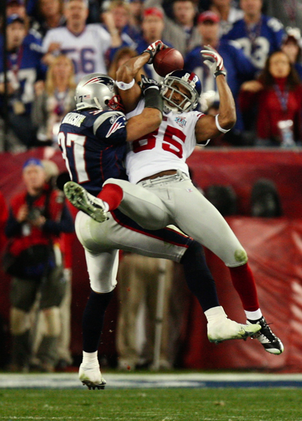 New York Giants receiver David Tyree hauls in a Eli Manning pass for first down in Glendale